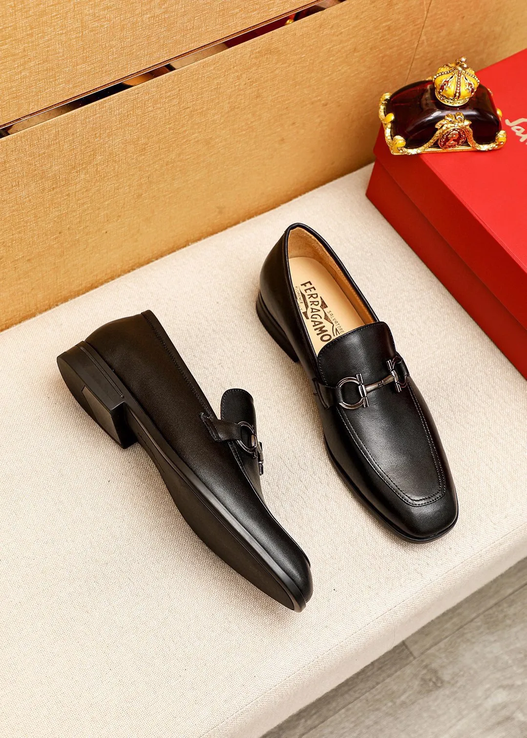 Men's shoes 💰480 💐 Product trademark: Ferragamo "Ferragamo" casual leather shoes Regular size: 38-44 (45🉑️customized) Product materials: Selected imported first-layer cowhide upper + luxury hardware buckle, imported water-dyed cowhide leather lining. Strong three-dimensional visual effect, original rubber outsole Color: 3⃣️seed leather materials available
